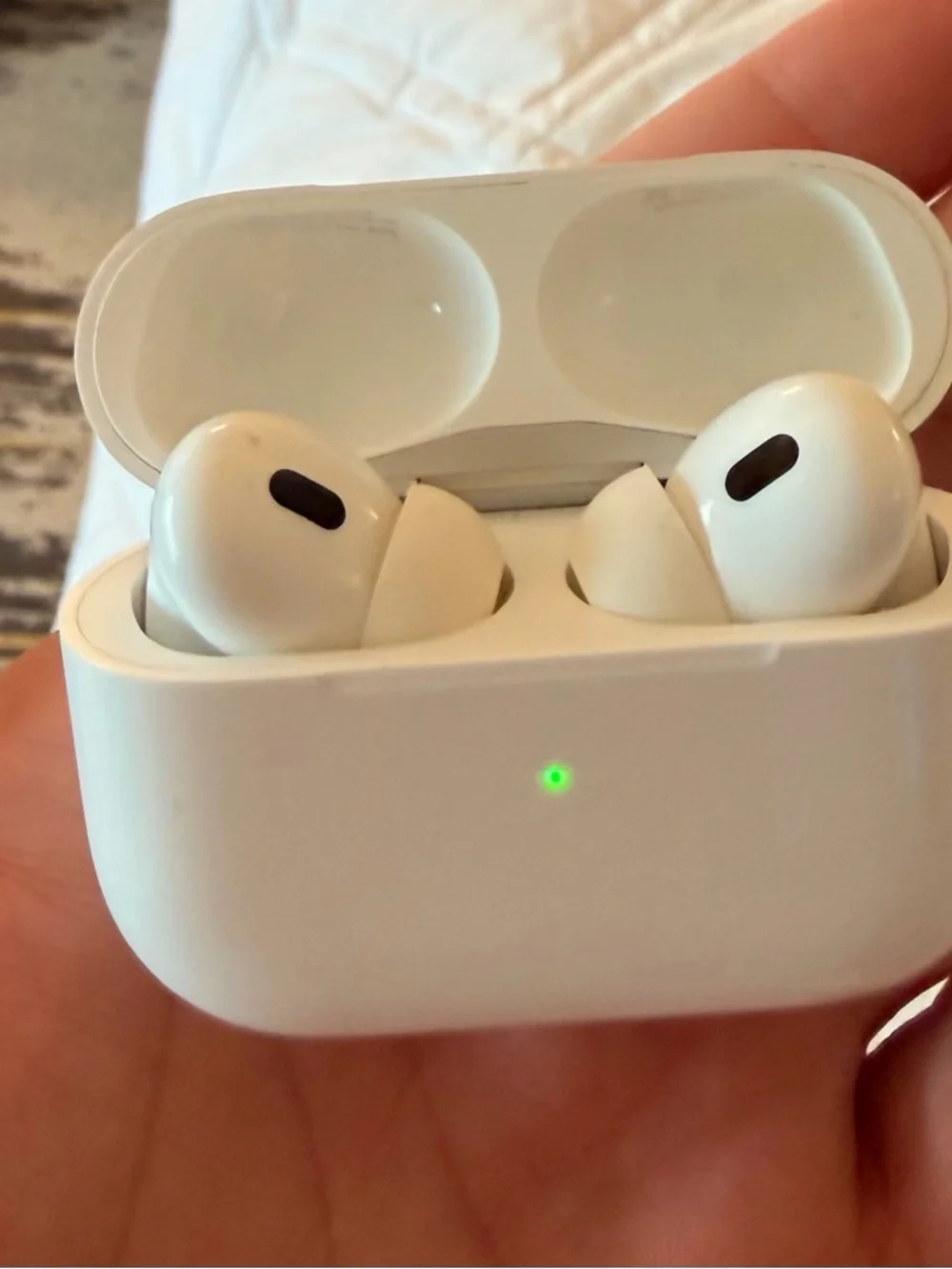 Apple White AirPods Gen 2 with Charging Case